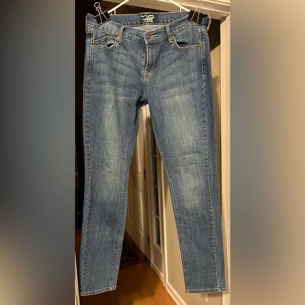 Old Navy “the Flirt” size 12 skinny jeans